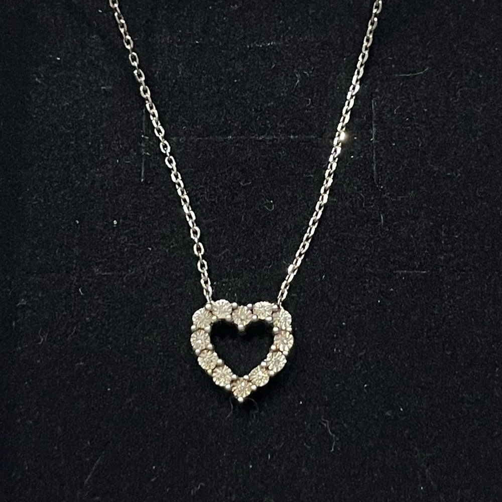 Sterling silver heart necklace. Stamped 925.